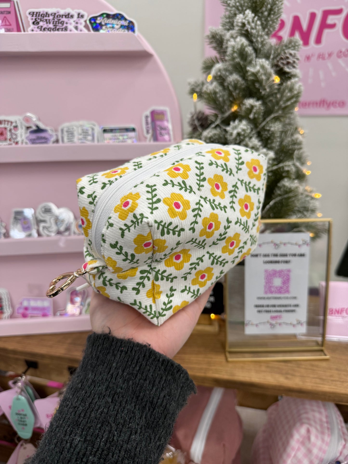 Chic Flowers Boxy Makeup Bag