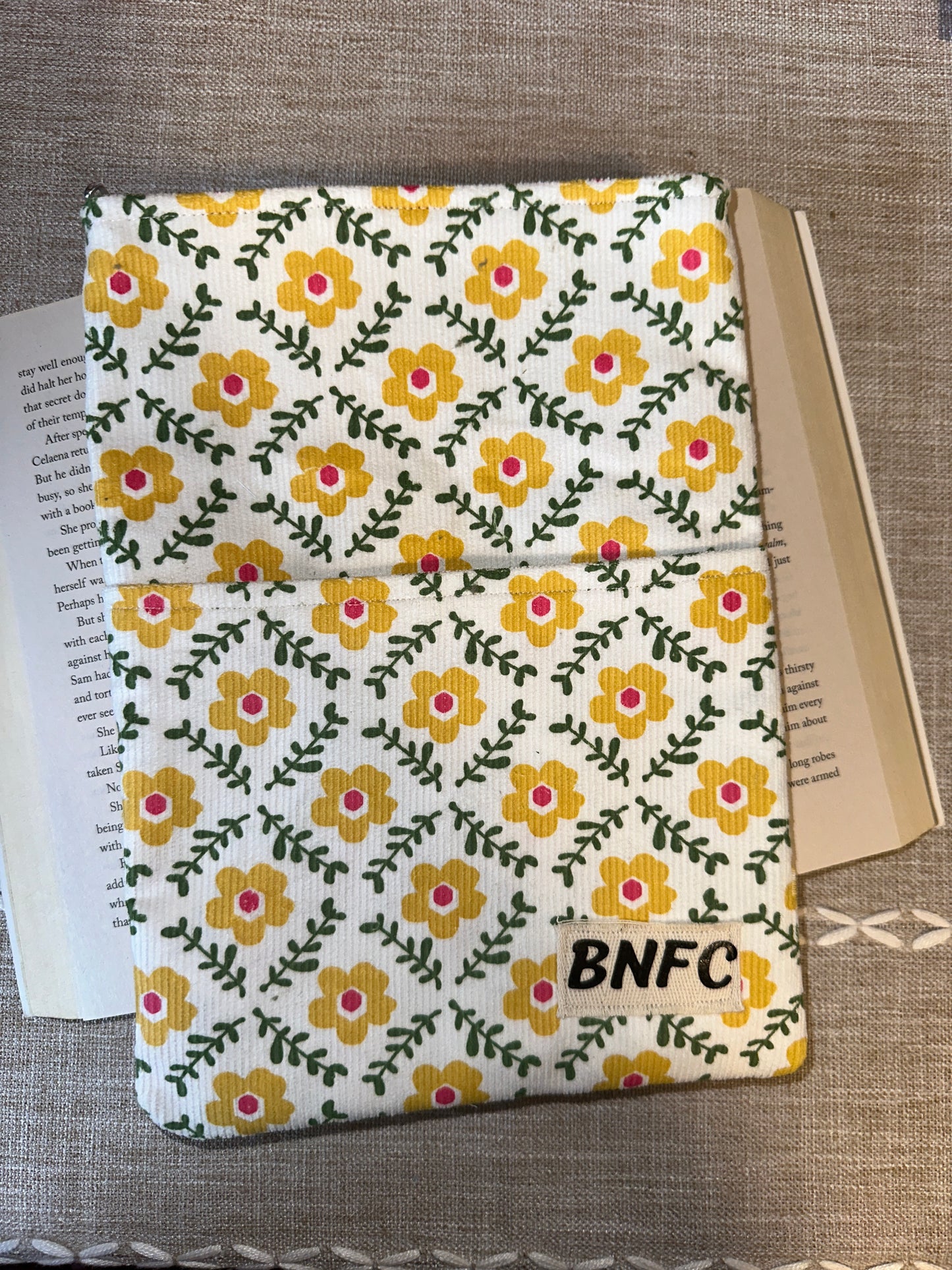 Chic Flowers Book Sleeve